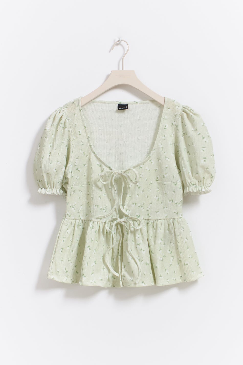 Toppur bundinn að framan