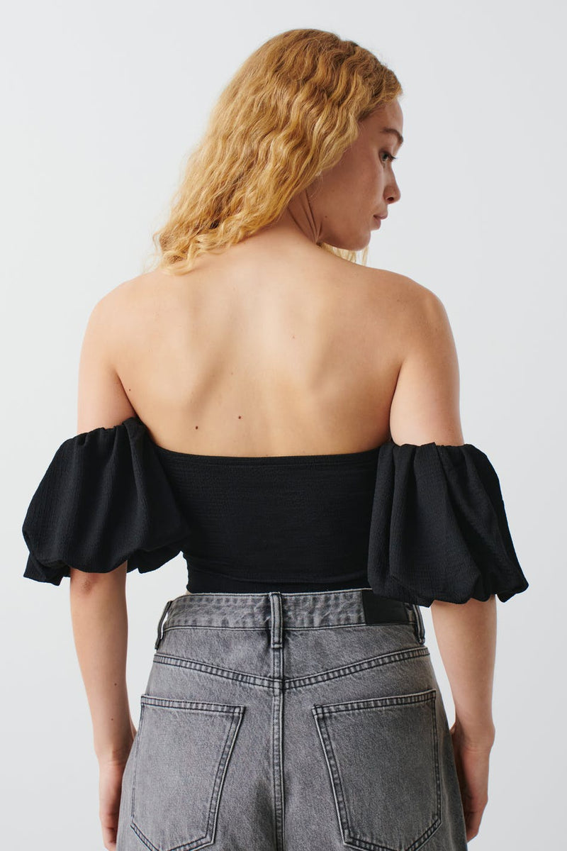 Off shoulder toppur