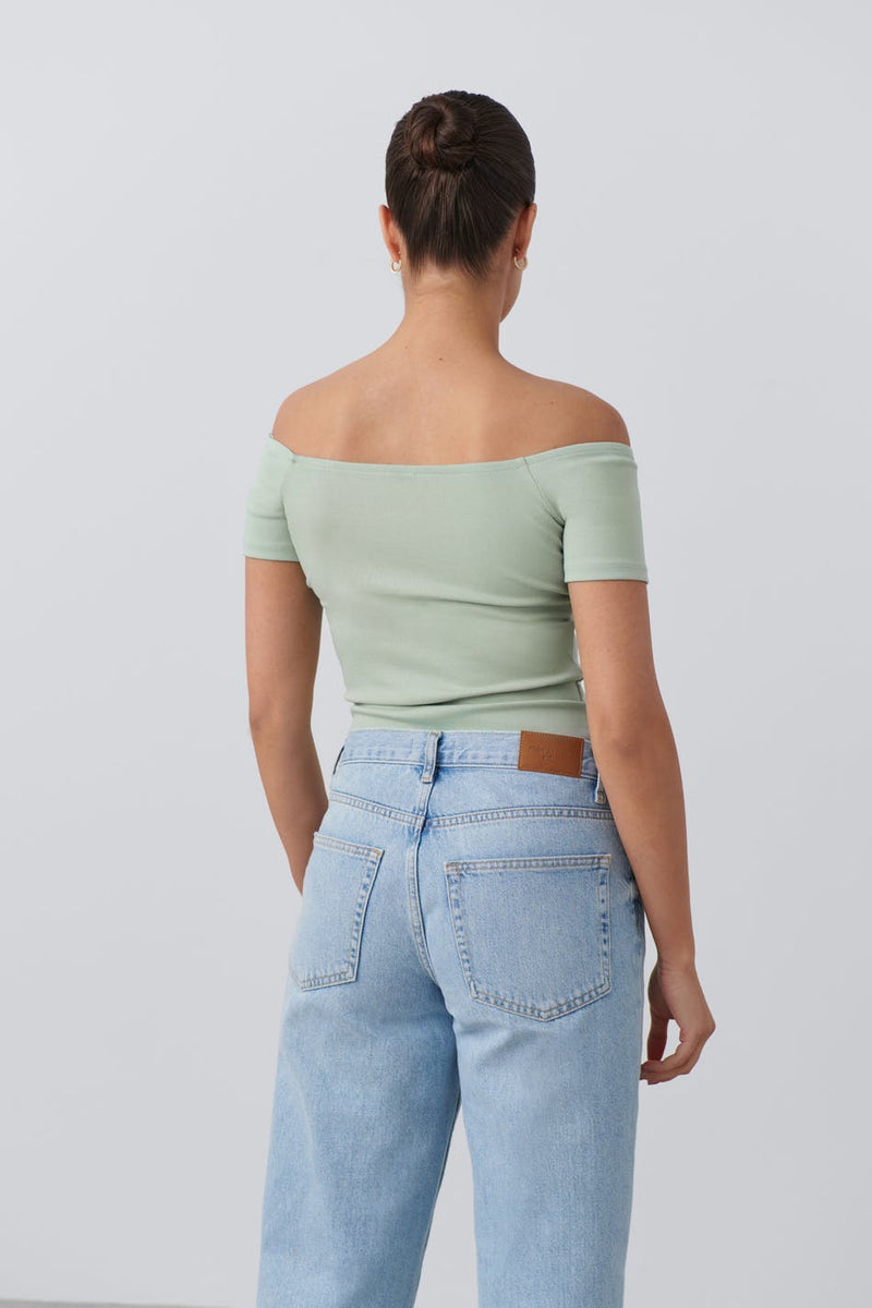 Off shoulder toppur