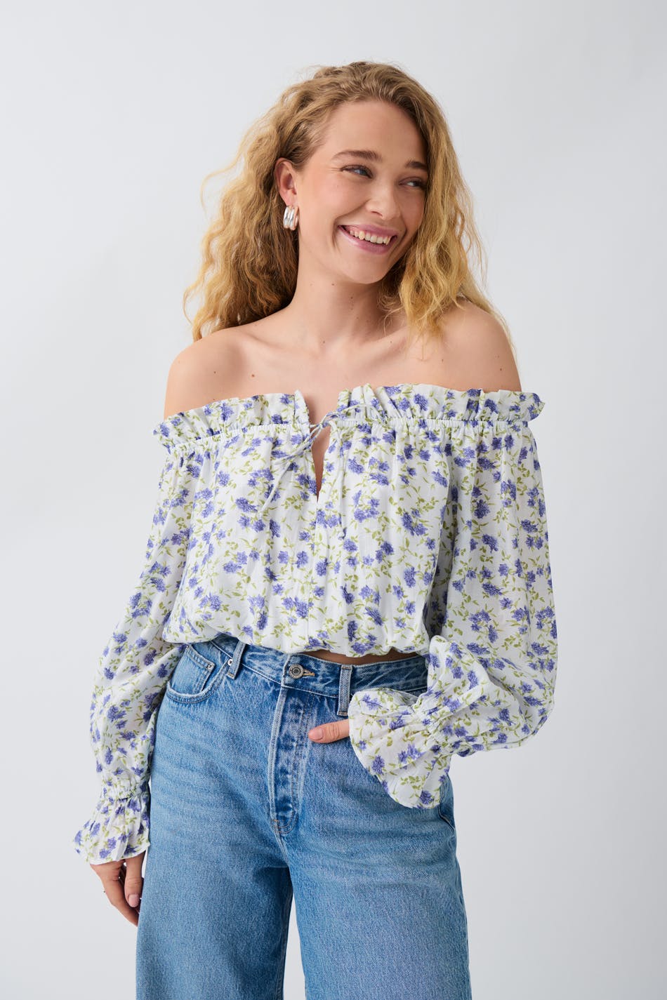 Off shoulder blússa