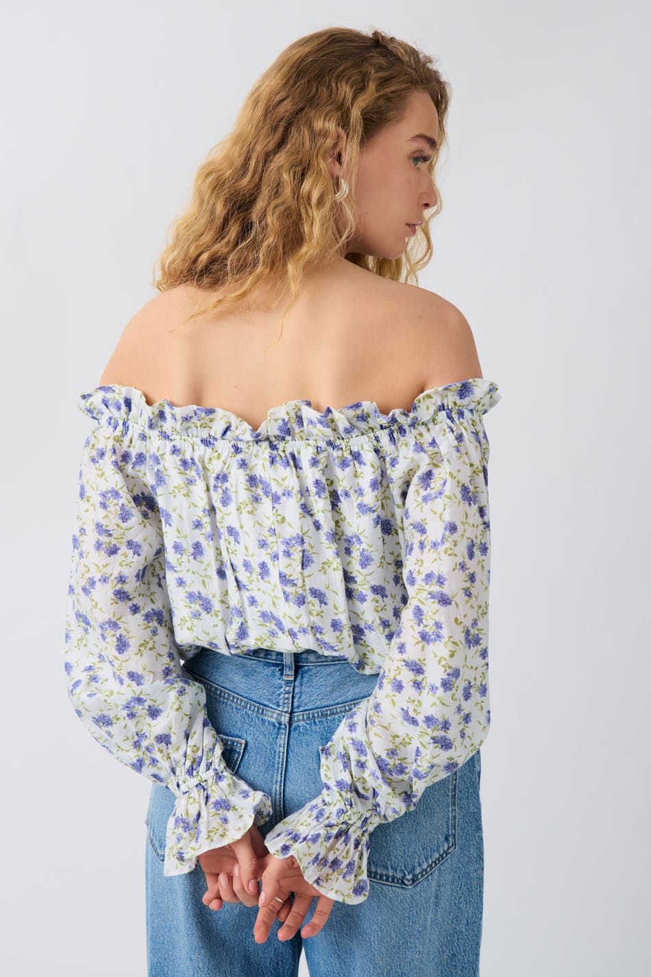 Off shoulder blússa