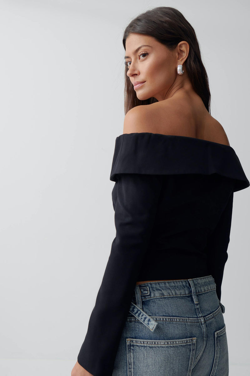 Off shoulder blazer