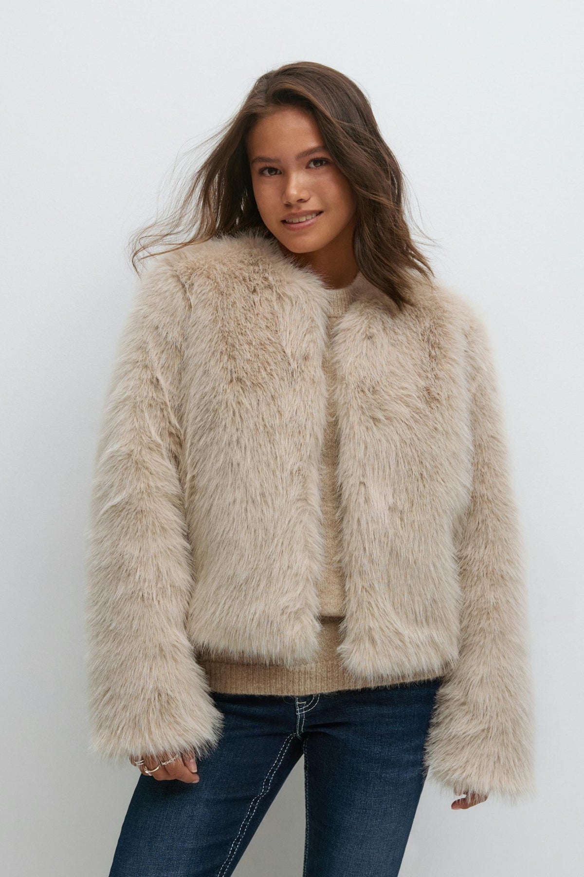 Y faux fur jakki
