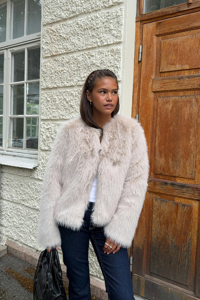 Y faux fur jakki