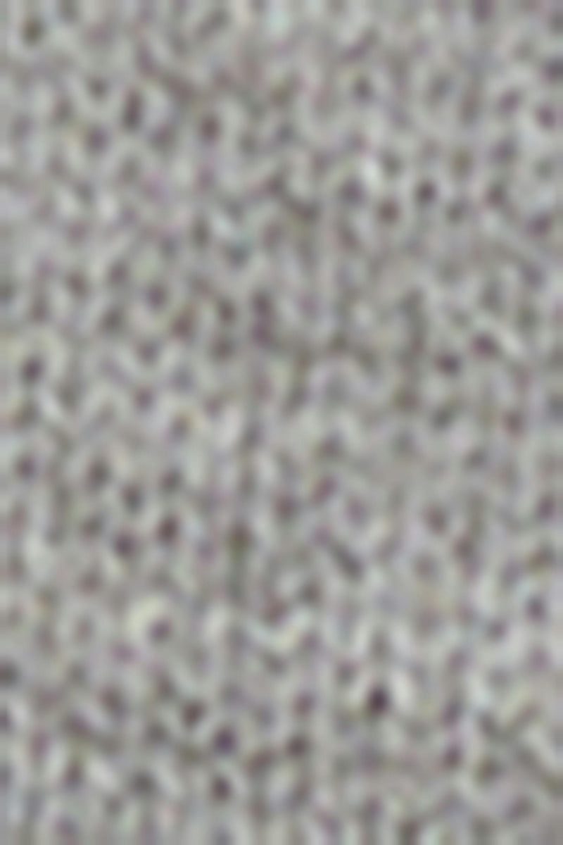 V-hálsmál prjónuð peysa