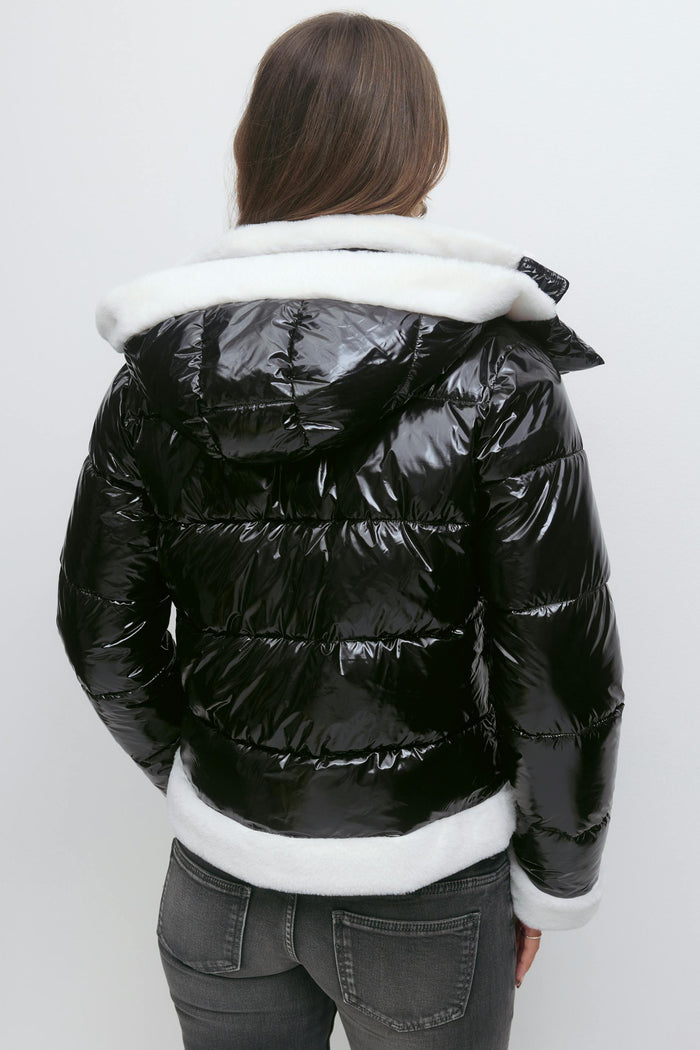 14+ jakki með loði