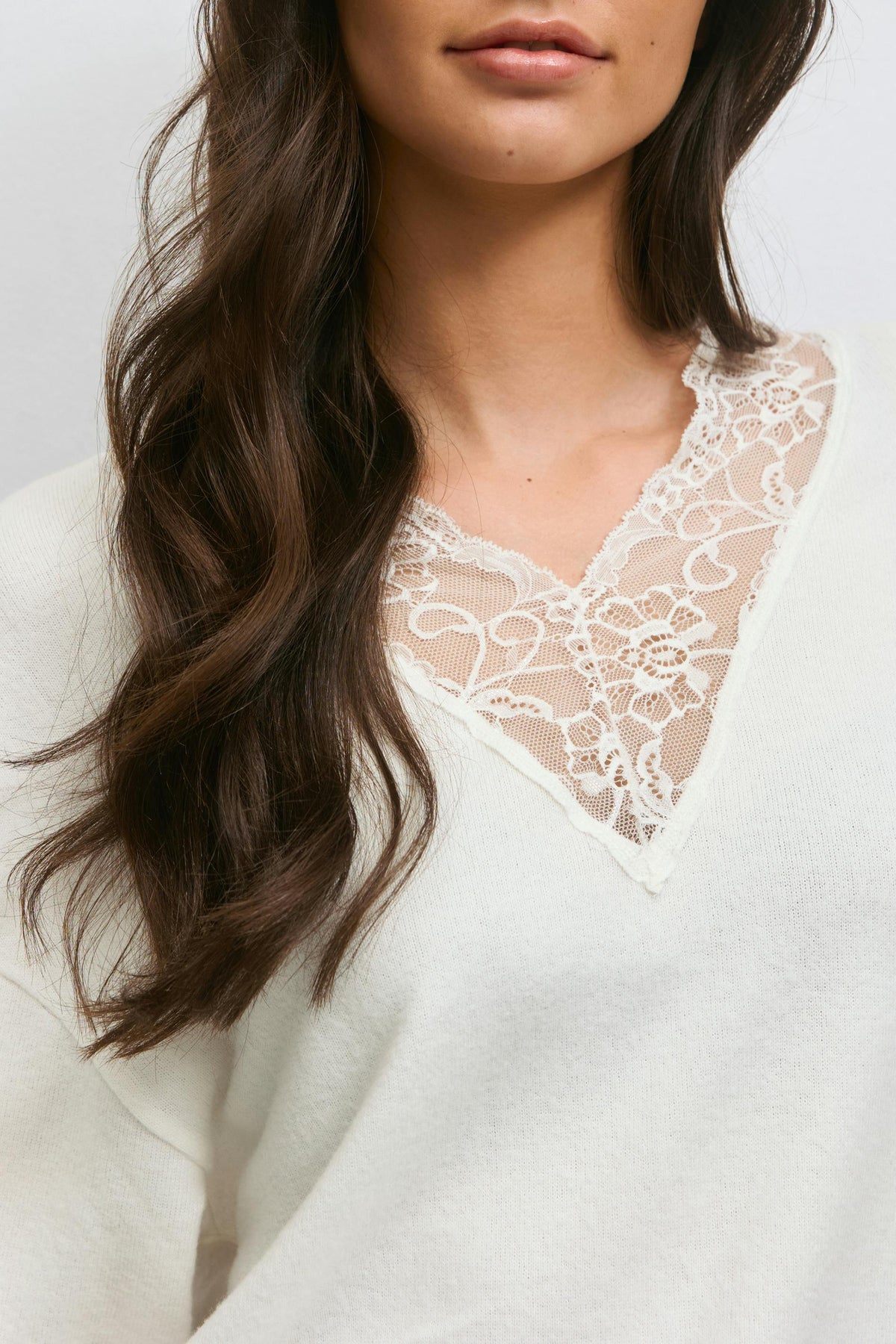 14+ peysa með blúndu