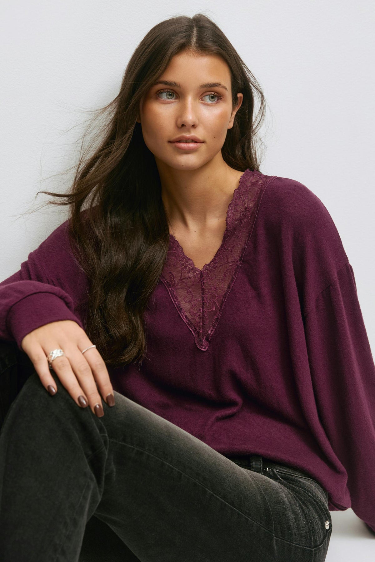 14+ peysa með blúndu