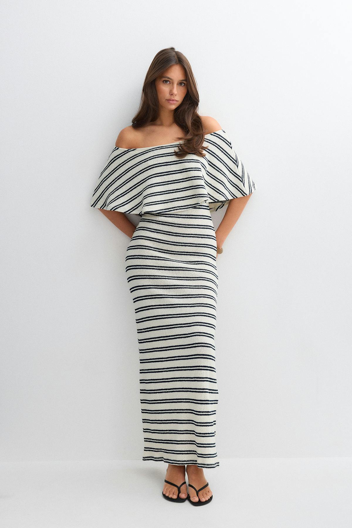 Off shoulder kjóll