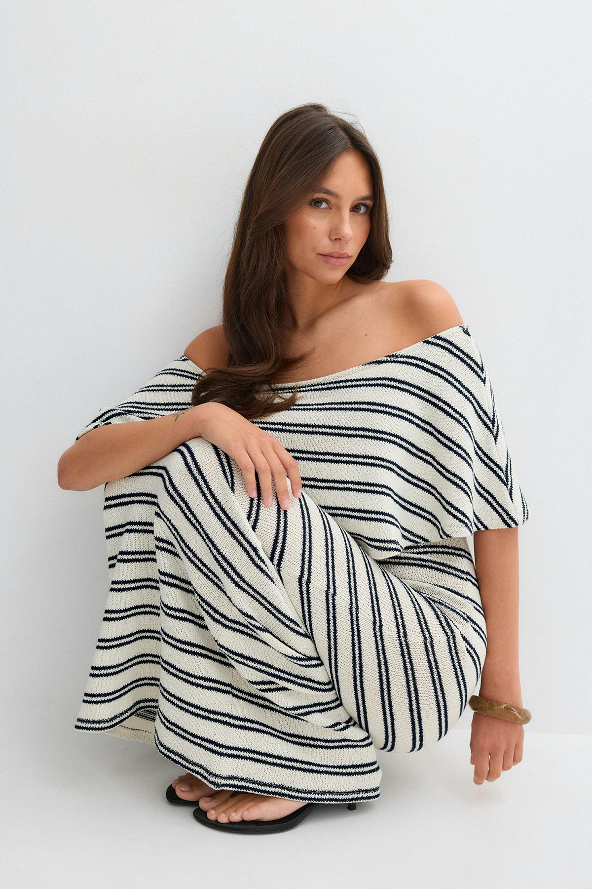 Off shoulder kjóll