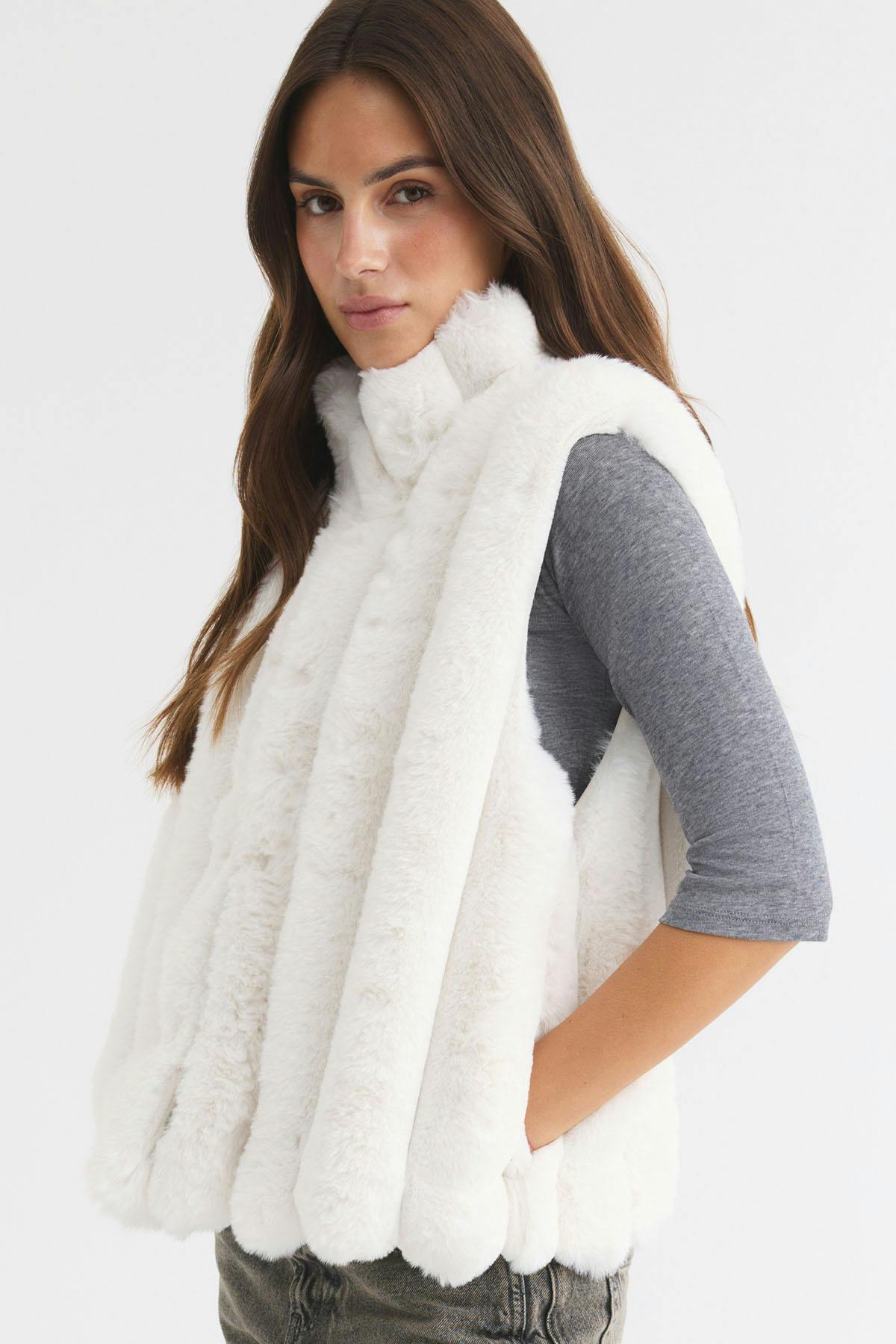 Faux fur vesti
