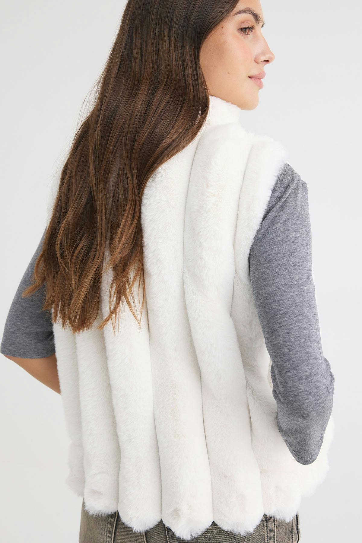 Faux fur vesti