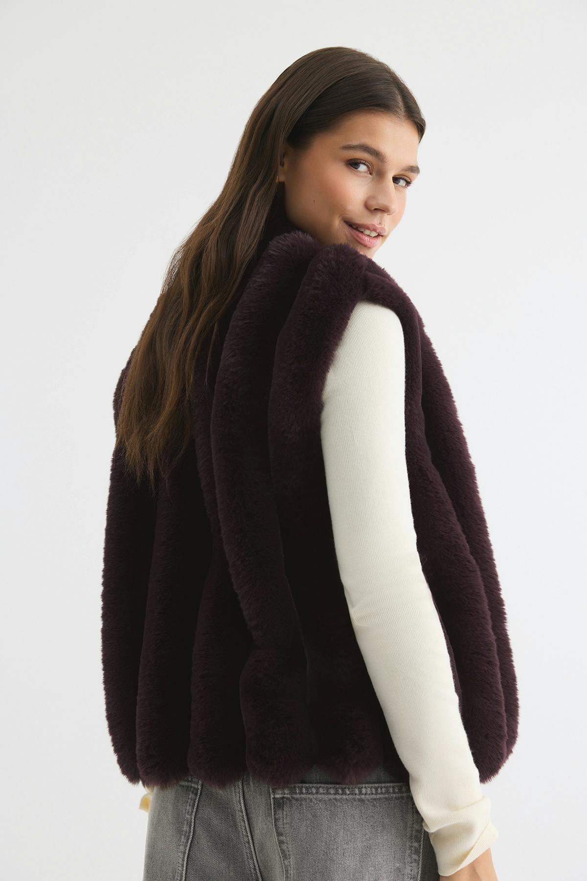 Faux fur vesti
