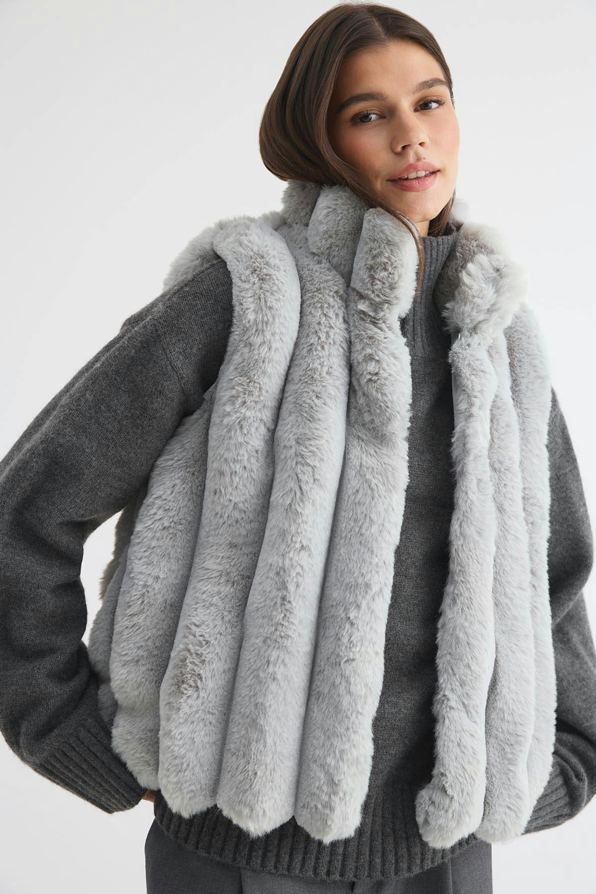 Faux fur vesti