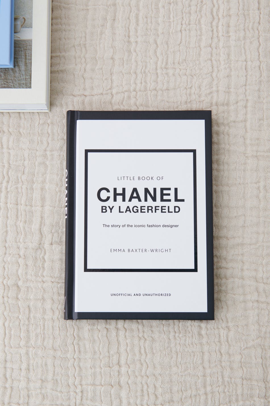 Chanel by lagerfeld bók