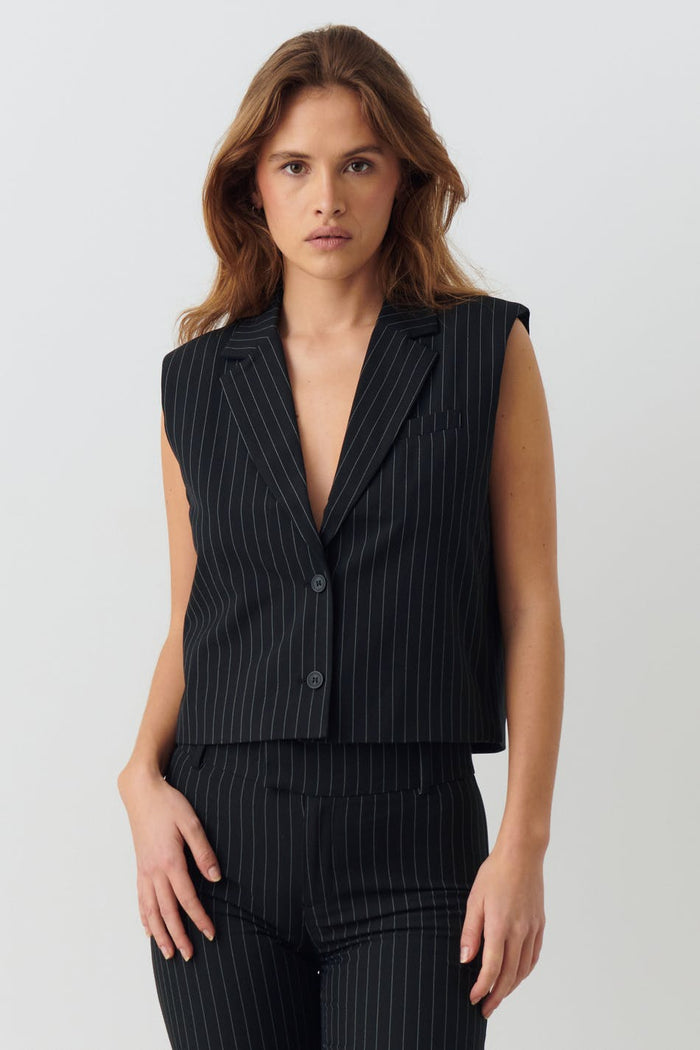 Loose pinstripe vesti