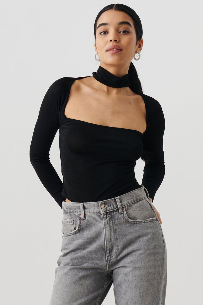 Langerma toppur með choker