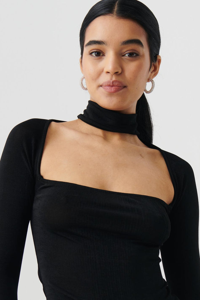 Langerma toppur með choker