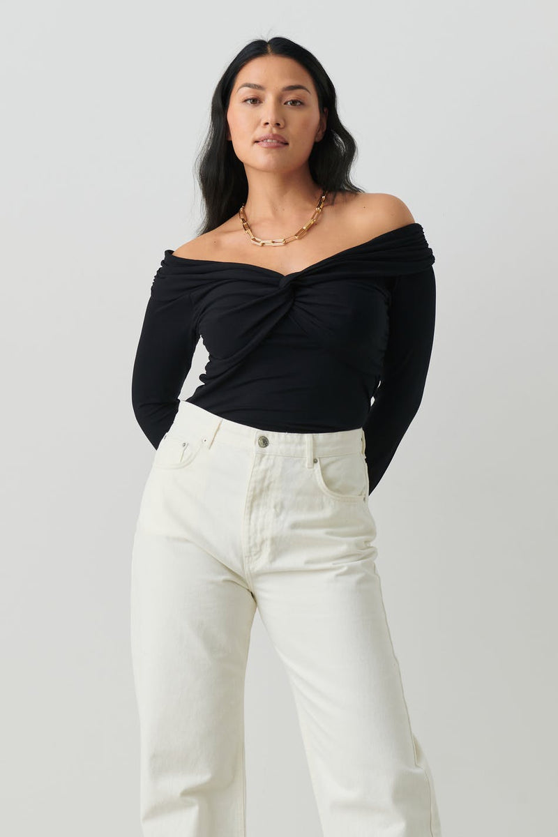 Off shoulder toppur