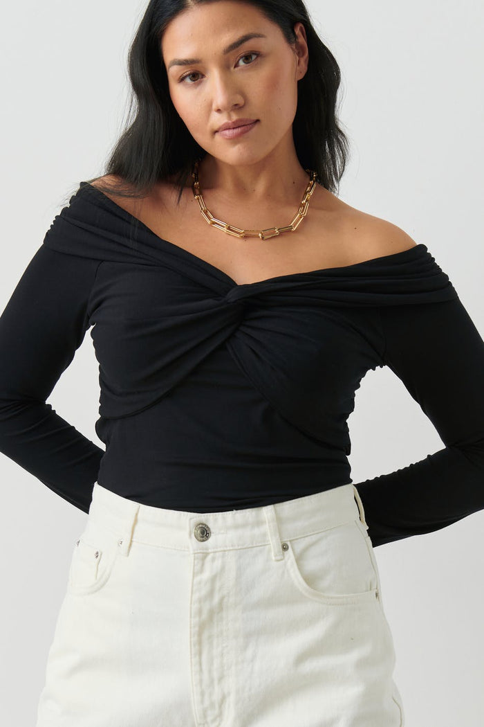 Off shoulder toppur